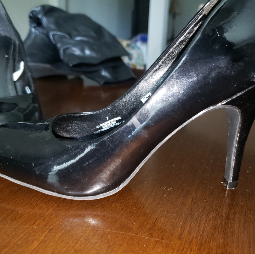 Black Shiney 4 inch heels.